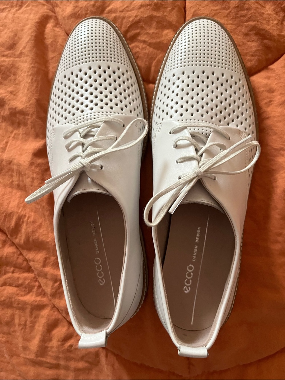 ECCO Women’s White Perforated Leather Oxfords | EU 40 | US 9 - 9.5